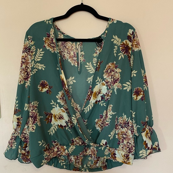 Forever 21 Tops - Floral Plus Size Blouse w/ deep faux wrap neckline